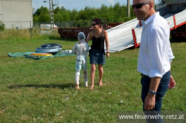 Foto 14, 01.08.2021, Blaulicht Nachmittag mit Feuerwehr und Rotes Kreuz - Ferienspiel 2021 im FF-Haus Retz Foto 14, 01.08.2021, Blaulicht Nachmittag mit Feuerwehr und Rotes Kreuz - Ferienspiel 2021 im FF-Haus Retz