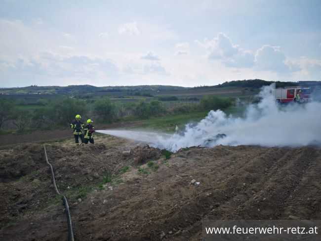 Foto 2, 03.05.2022, Brandeinsatz - Flächenbrand in Weinrieden