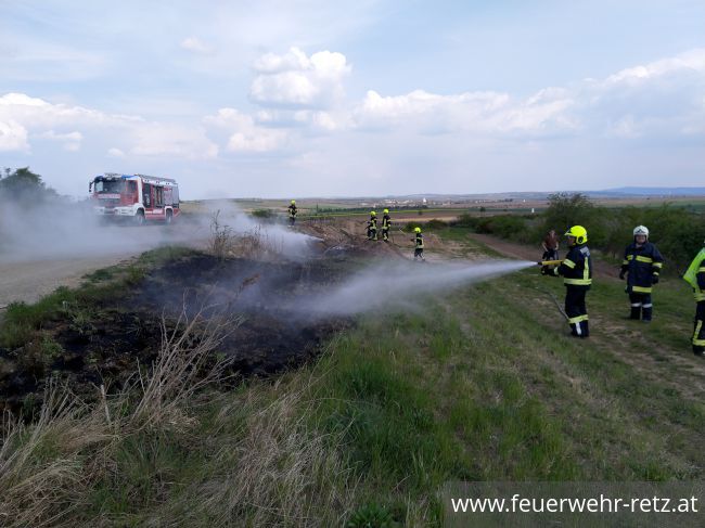 Foto 3, 03.05.2022, Brandeinsatz - Flächenbrand in Weinrieden