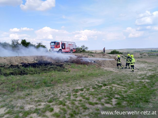 Foto 4, 03.05.2022, Brandeinsatz - Flächenbrand in Weinrieden