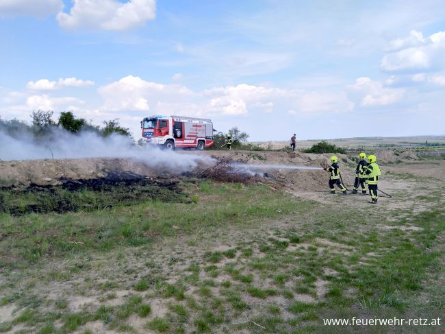 Foto 4, 03.05.2022, Brandeinsatz - Flächenbrand in Weinrieden