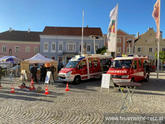 Foto 1, 25.10.2021, Sicherheitstag 2021 - Feuerwehren des Unterabschnittes präsentierten sich am Retzer Hauptplatz Foto 1, 25.10.2021, Sicherheitstag 2021 - Feuerwehren des Unterabschnittes präsentierten sich am Retzer Hauptplatz