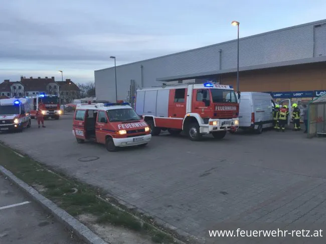 Foto 1, 10.04.2021, Brandeinsatz - Fahrzeugbrand