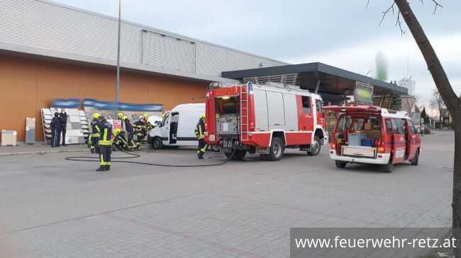 Foto 3, 10.04.2021, Brandeinsatz - Fahrzeugbrand