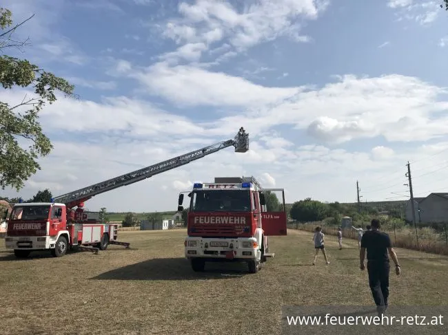 Foto 3, 19.07.2018, Aktion - Gemeinsam Sicher Feuerwehr - Volksschule Retz zu Besuch bei der Feuerwehr