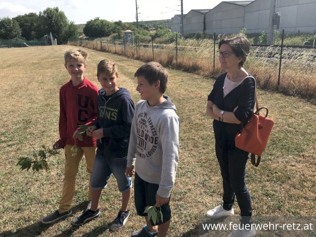 Foto 6, 19.07.2018, Aktion - Gemeinsam Sicher Feuerwehr - Volksschule Retz zu Besuch bei der Feuerwehr
