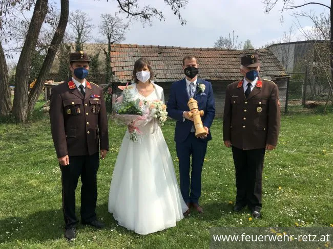 Foto 2, 03.05.2021, Feuerwehrhochzeit in Guntersdorf - Hauptfeuerwehrmann Markus Attorf hat geheiratet Foto 2, 03.05.2021, Feuerwehrhochzeit in Guntersdorf - Hauptfeuerwehrmann Markus Attorf hat geheiratet