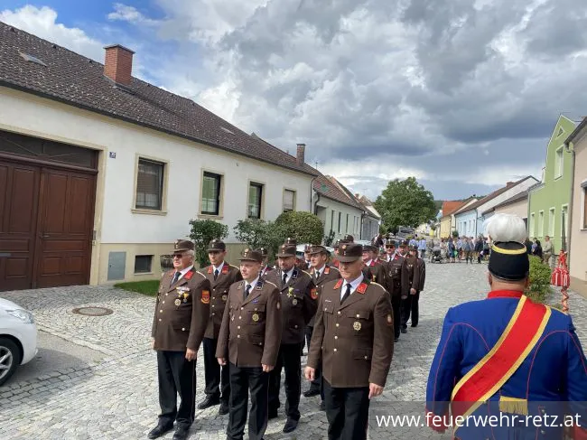 Foto 1, 12.09.2022, Feuerwehrhochzeit in Retz - Oberfeuerwehrmann Martin Seher hat geheiratet Foto 1, 12.09.2022, Feuerwehrhochzeit in Retz - Oberfeuerwehrmann Martin Seher hat geheiratet