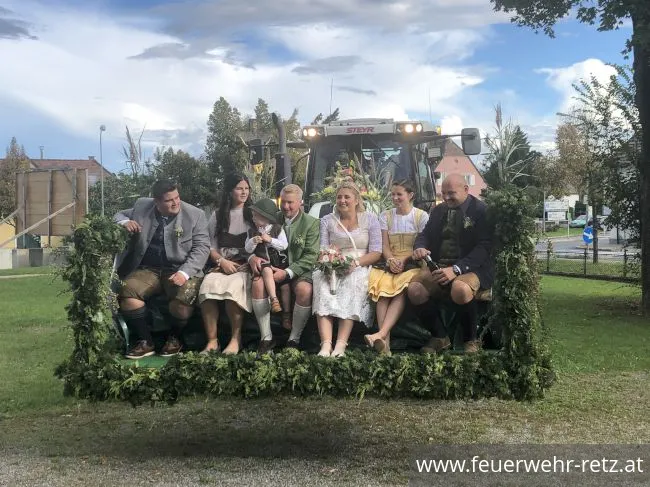 Foto 10, 12.09.2022, Feuerwehrhochzeit in Retz - Oberfeuerwehrmann Martin Seher hat geheiratet Foto 10, 12.09.2022, Feuerwehrhochzeit in Retz - Oberfeuerwehrmann Martin Seher hat geheiratet