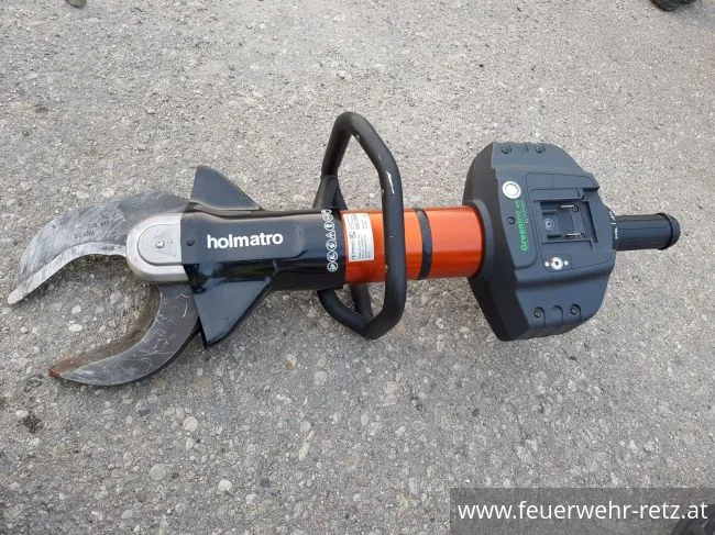 Foto 9, 19.09.2017, Übung mit neuen hydraulischen Rettungsgeräten - Ausbildungprüfung Technische Hilfeleistung mit realen Mitteln