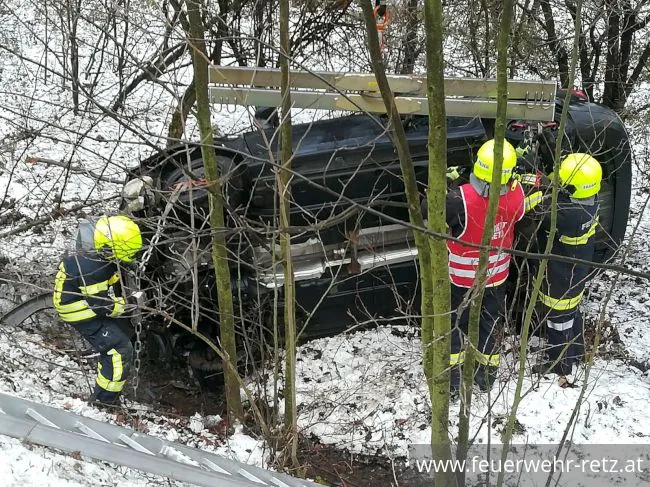 Foto 3, 07.12.2017, Technischer Einsatz - Fahrzeugbergung Foto 3, 07.12.2017, Technischer Einsatz - Fahrzeugbergung