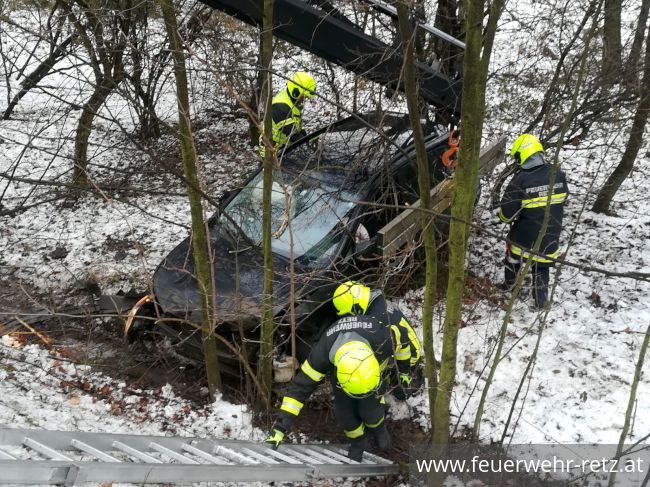 Foto 5, 07.12.2017, Technischer Einsatz - Fahrzeugbergung Foto 5, 07.12.2017, Technischer Einsatz - Fahrzeugbergung