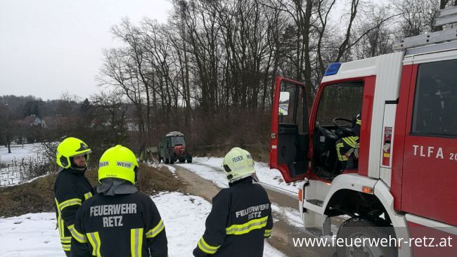 Foto 1, 05.03.2018, Technischer Einsatz - Bergung eines landwirtschaftlichen Fahrzeuges
