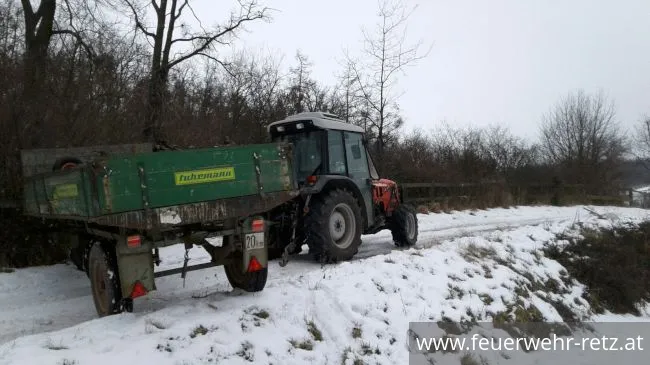 Foto 3, 05.03.2018, Technischer Einsatz - Bergung eines landwirtschaftlichen Fahrzeuges