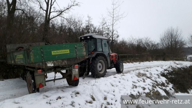 Foto 3, 05.03.2018, Technischer Einsatz - Bergung eines landwirtschaftlichen Fahrzeuges