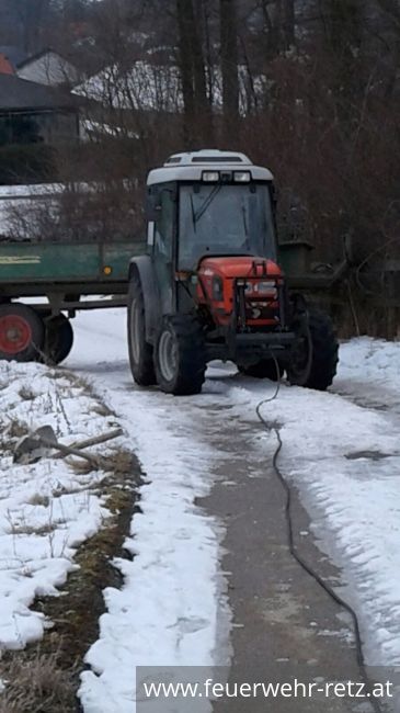 Foto 4, 05.03.2018, Technischer Einsatz - Bergung eines landwirtschaftlichen Fahrzeuges