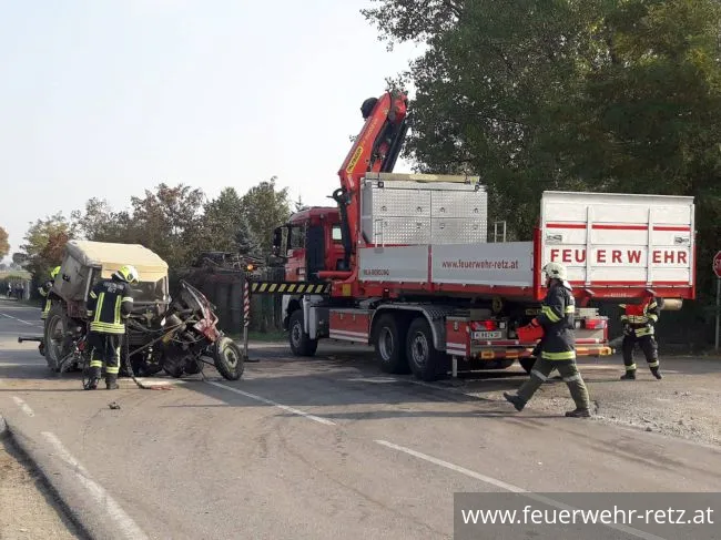 Foto 3, 19.10.2018, Technischer Einsatz - Fahrzeugbergung nach Verkehrsunfall