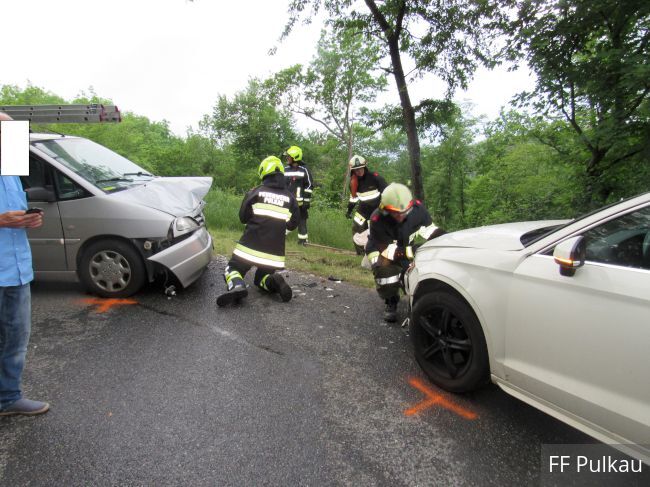 Foto 1, 03.06.2019, Technischer Einsatz - Fahrzeugbergung nach Verkehrsunfall