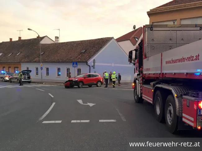 Foto 1, 28.08.2020, Technischer Einsatz - Zusammenstoß zwischen PKW und Motorrad
