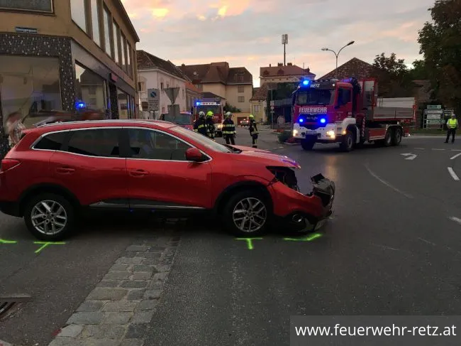 Foto 3, 28.08.2020, Technischer Einsatz - Zusammenstoß zwischen PKW und Motorrad