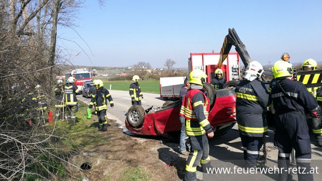 Foto 1, 08.04.2018, Technischer Einsatz - PKW-Bergung nach Überschlag Foto 1, 08.04.2018, Technischer Einsatz - PKW-Bergung nach Überschlag
