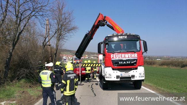 Foto 2, 08.04.2018, Technischer Einsatz - PKW-Bergung nach Überschlag Foto 2, 08.04.2018, Technischer Einsatz - PKW-Bergung nach Überschlag