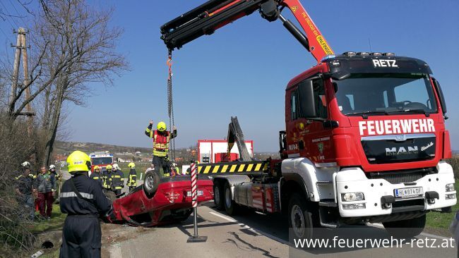 Foto 3, 08.04.2018, Technischer Einsatz - PKW-Bergung nach Überschlag Foto 3, 08.04.2018, Technischer Einsatz - PKW-Bergung nach Überschlag