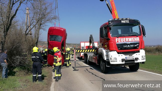 Foto 4, 08.04.2018, Technischer Einsatz - PKW-Bergung nach Überschlag Foto 4, 08.04.2018, Technischer Einsatz - PKW-Bergung nach Überschlag