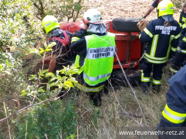 Foto 1, 02.08.2018, Technischer Einsatz - Traktorbergung in Kleinhöflein Foto 1, 02.08.2018, Technischer Einsatz - Traktorbergung in Kleinhöflein