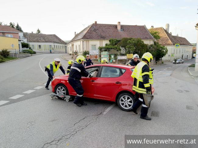 Foto 4, 01.06.2019, Technischer Einsatz - Fahrzeugbergung nach Verkehrsunfall
