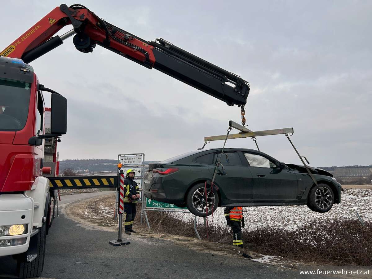 Foto 2, 13.01.2024, Technischer Einsatz - Fahrzeugbergung mit WLFA-K Foto 2, 13.01.2024, Technischer Einsatz - Fahrzeugbergung mit WLFA-K