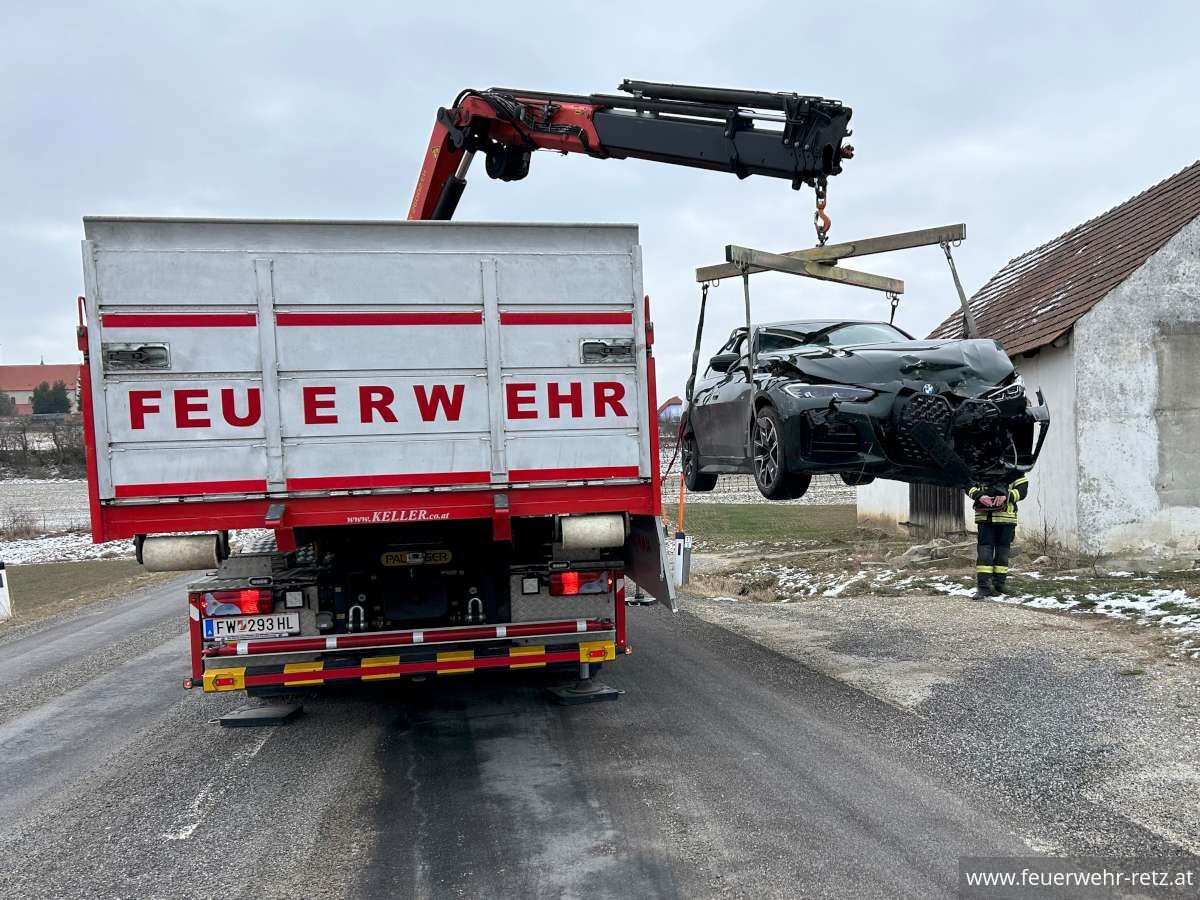 Foto 3, 13.01.2024, Technischer Einsatz - Fahrzeugbergung mit WLFA-K Foto 3, 13.01.2024, Technischer Einsatz - Fahrzeugbergung mit WLFA-K
