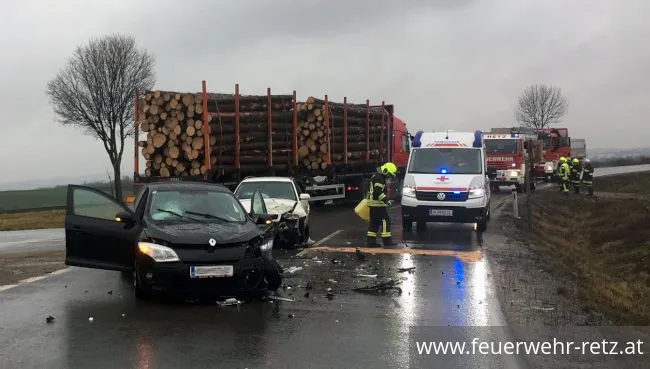 Foto 1, 11.01.2018, Technischer Einsatz - Verkehrsunfall mit 2 PKW