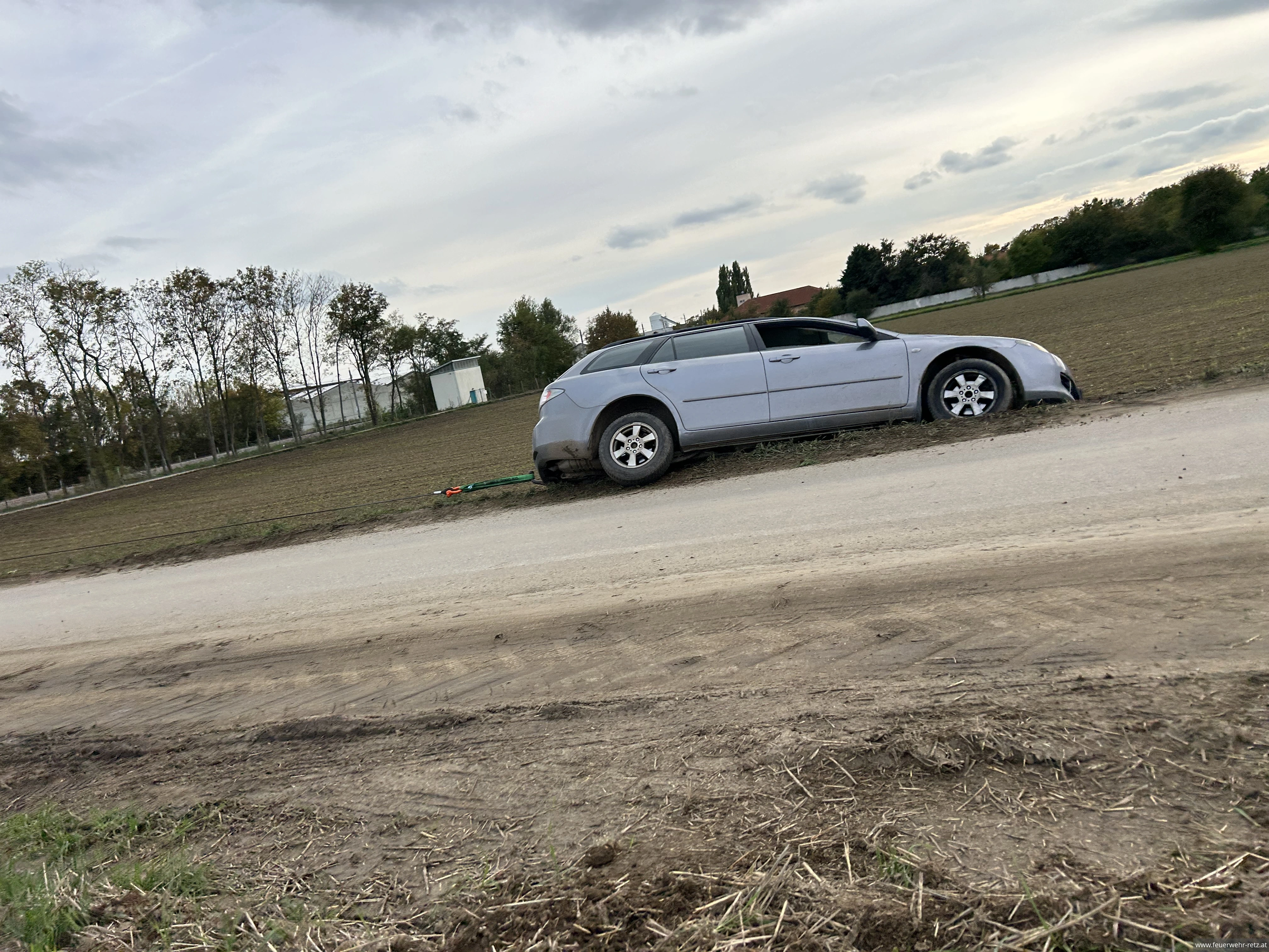 Foto 2, 13.10.2024, Technischer Einsatz - Fahrzeugbergung Foto 2, 13.10.2024, Technischer Einsatz - Fahrzeugbergung