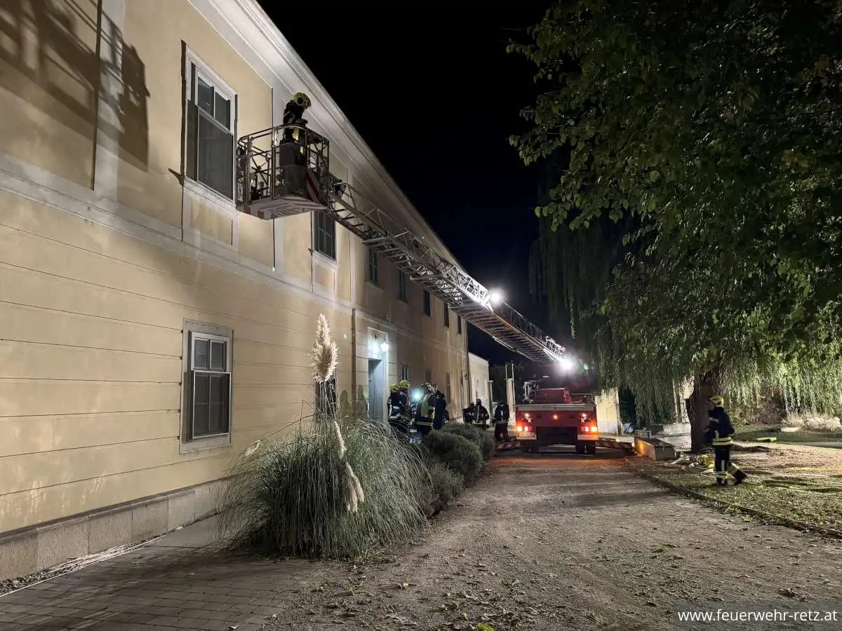 Foto 3, 16.10.2026, Einsatzübung - Menschenrettung unter Atemschutz und Drehleiter