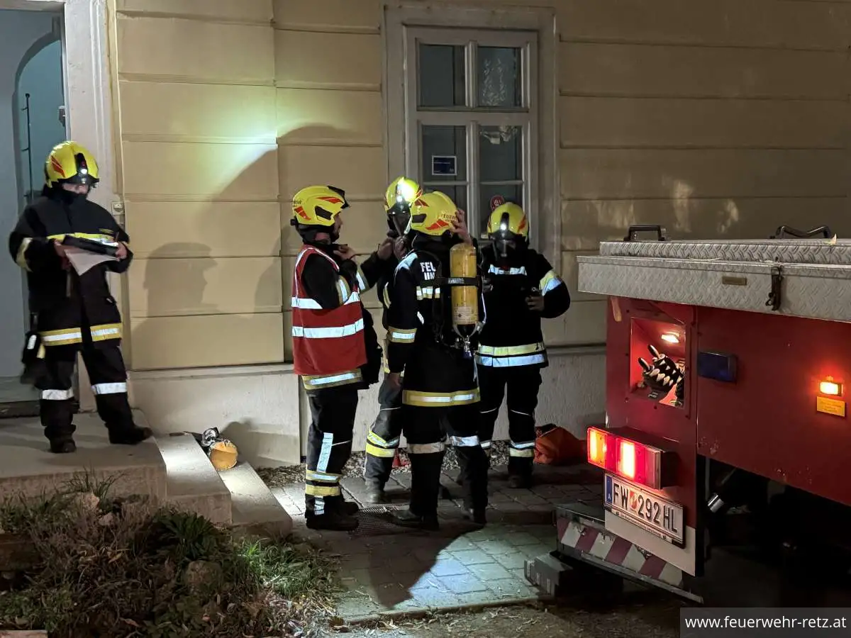 Foto 6, 16.10.2026, Einsatzübung - Menschenrettung unter Atemschutz und Drehleiter