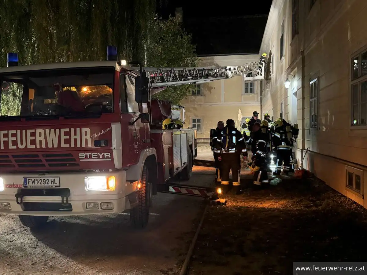 Foto 7, 16.10.2026, Einsatzübung - Menschenrettung unter Atemschutz und Drehleiter