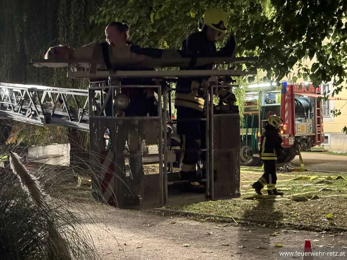 Foto 9, 16.10.2026, Einsatzübung - Menschenrettung unter Atemschutz und Drehleiter