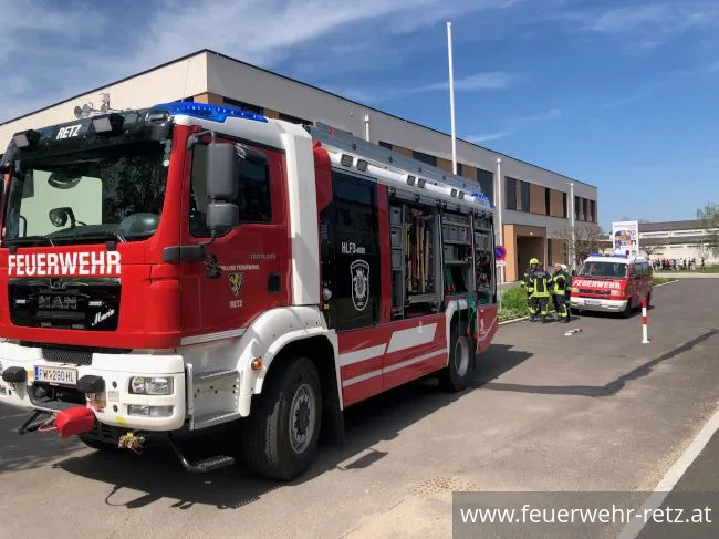 Foto 5, 09.05.2023, Brandeinsatz - Brand in Retzer Mittelschule