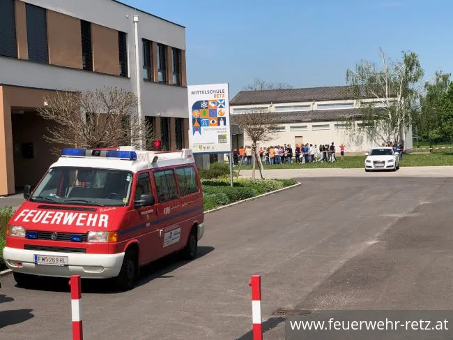 Foto 6, 09.05.2023, Brandeinsatz - Brand in Retzer Mittelschule