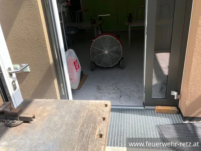 Foto 7, 09.05.2023, Brandeinsatz - Brand in Retzer Mittelschule