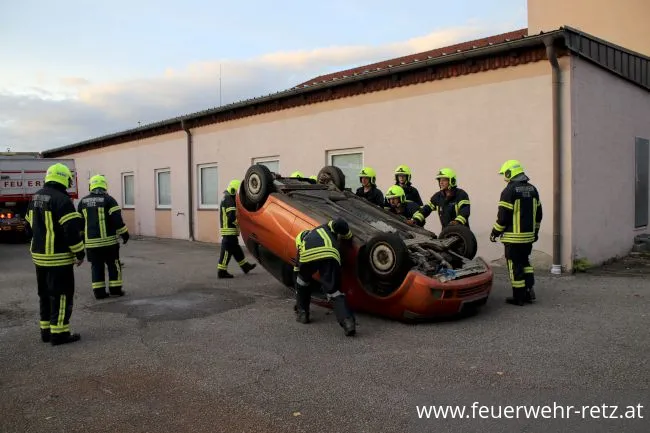 Foto 1, 07.11.2022, Übung - Technische Hilfeleistung nach Verkehrsunfall Foto 1, 07.11.2022, Übung - Technische Hilfeleistung nach Verkehrsunfall