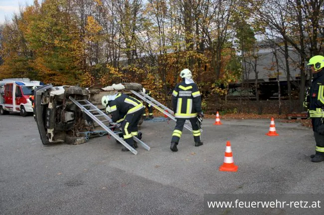 Foto 2, 07.11.2022, Übung - Technische Hilfeleistung nach Verkehrsunfall Foto 2, 07.11.2022, Übung - Technische Hilfeleistung nach Verkehrsunfall