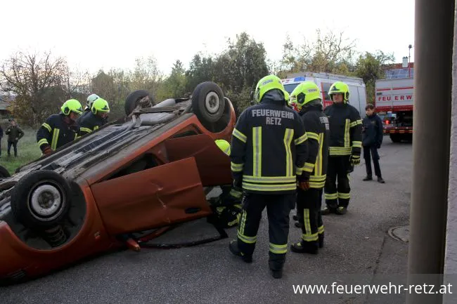 Foto 3, 07.11.2022, Übung - Technische Hilfeleistung nach Verkehrsunfall Foto 3, 07.11.2022, Übung - Technische Hilfeleistung nach Verkehrsunfall