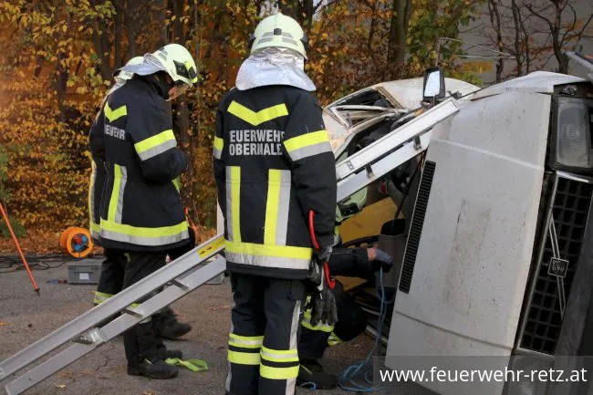 Foto 4, 07.11.2022, Übung - Technische Hilfeleistung nach Verkehrsunfall Foto 4, 07.11.2022, Übung - Technische Hilfeleistung nach Verkehrsunfall