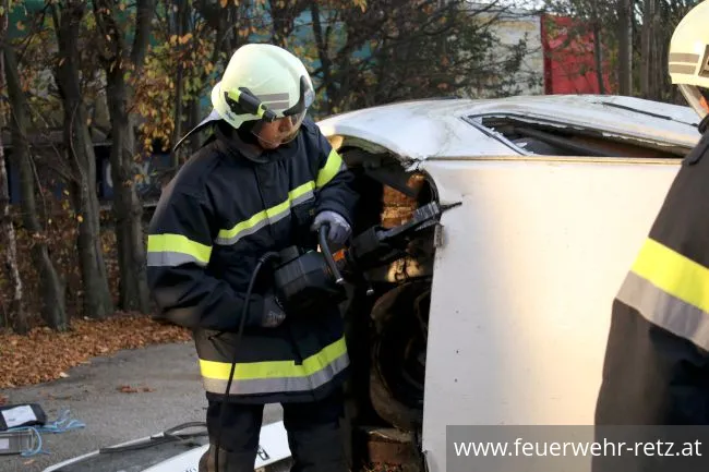 Foto 8, 07.11.2022, Übung - Technische Hilfeleistung nach Verkehrsunfall Foto 8, 07.11.2022, Übung - Technische Hilfeleistung nach Verkehrsunfall
