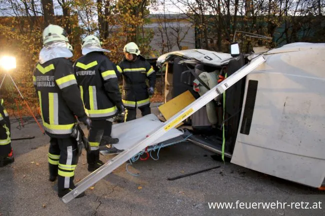 Foto 10, 07.11.2022, Übung - Technische Hilfeleistung nach Verkehrsunfall Foto 10, 07.11.2022, Übung - Technische Hilfeleistung nach Verkehrsunfall
