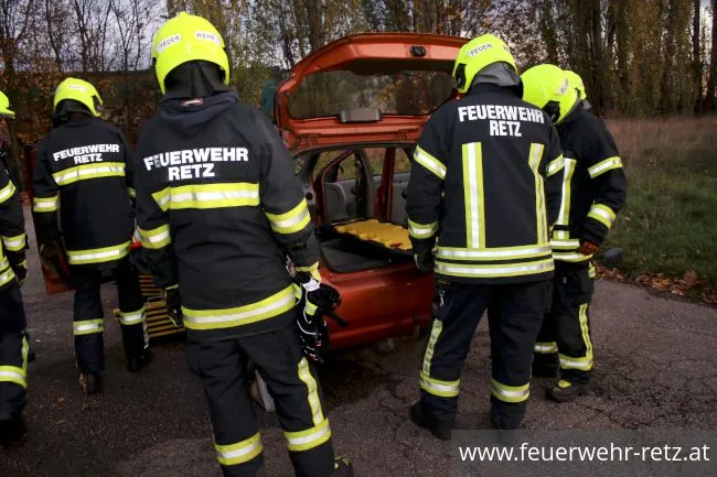 Foto 15, 07.11.2022, Übung - Technische Hilfeleistung nach Verkehrsunfall Foto 15, 07.11.2022, Übung - Technische Hilfeleistung nach Verkehrsunfall