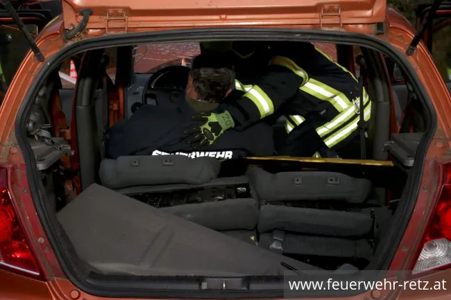 Foto 16, 07.11.2022, Übung - Technische Hilfeleistung nach Verkehrsunfall Foto 16, 07.11.2022, Übung - Technische Hilfeleistung nach Verkehrsunfall