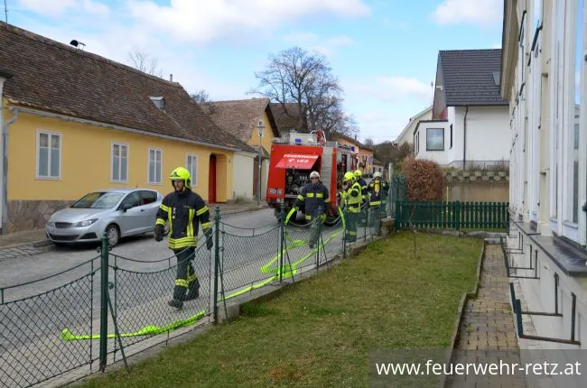 Foto 1, 19.03.2019, Küchenbrand mit einer vermissten Person - Übung im Kindergarten Retz Foto 1, 19.03.2019, Küchenbrand mit einer vermissten Person - Übung im Kindergarten Retz